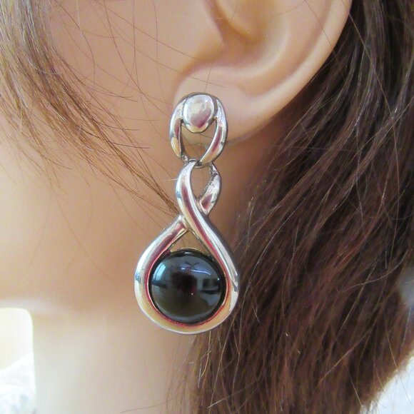 Vintage silver tone & faux onyx dangling pierced earrings - Picture 3 of 5